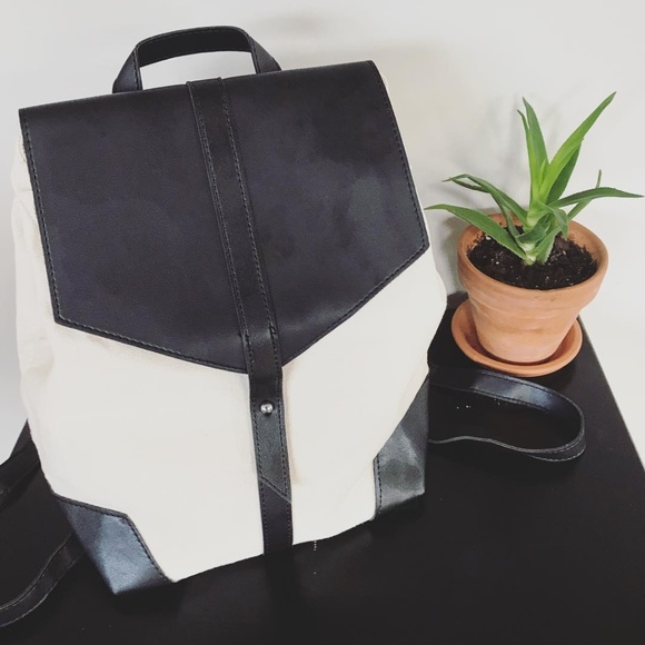 deux lux demi backpack